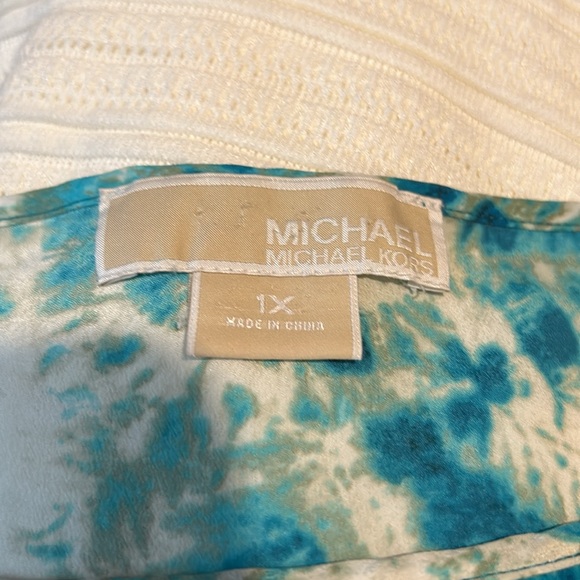 STUNNING, MICHAEL KORS blouse in blue with interesting patterns all over Size 1X - Picture 11 of 11
